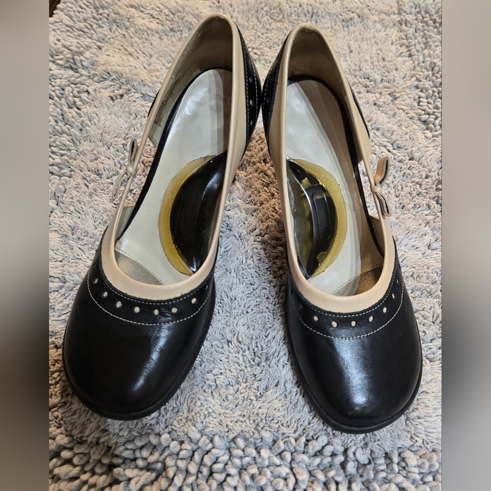 Elegant Black and Cream Women's Heels - Picture 10 of 12